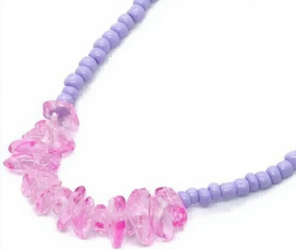 Collar con gancho y extension de acero quirurgico mostacillas lilas con escallas piedras rosas 40cm 